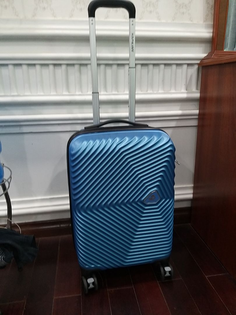 Sản phẩm đẹp, khóa kéo trơn tốt, trọng lượng nhẹ, giao hàng hơi lâu nhưng hài lòng với chất lượng sản phẩm. Giá thành sản phẩm xứng với giá tiền, mua trên tiki còn có phiếu giảm 100k