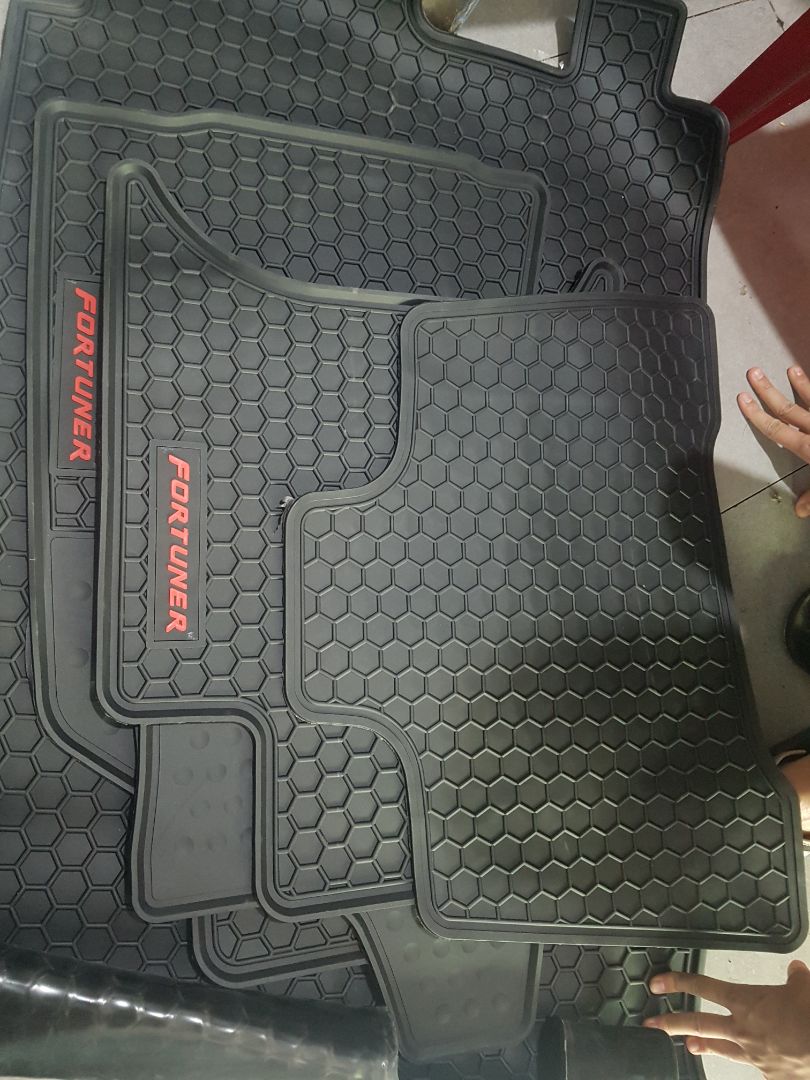 mùi cao su quá nồng. đóng gói cẩn thận đầy đủ phần.