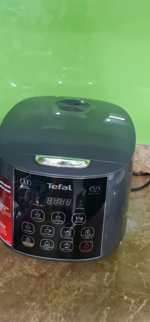 mua hàng trong khung giờ có quà tặng là 1 cái chảo, thấy có ghi chú là Tefal sẽ gởi sau, nhưng ko biết bao giờ mới gởi, đến nay mình vẫn chưa nhận được quà tặng.

sau khi đánh giá trên thì Tiki đã báo lên đơn ship quà tặng. đánh giá lại 5 sao. Hàng Tefal đẹp, giao nhanh, nồi nấu cơm rất ngon và tiện dụng. nấu cơm niêu ngon.