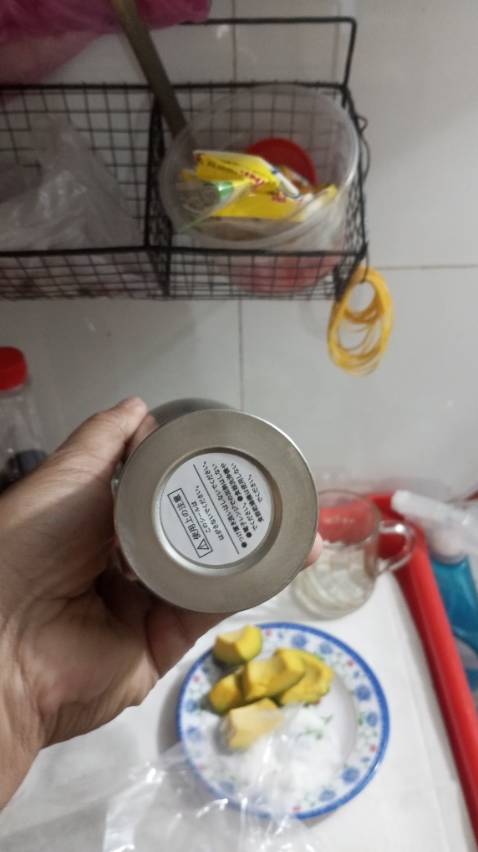 Chất liệu inox. Vỏ ngoài bằng thép trắng kg gỉ.
Cốc đẹp. Kg bị nóng ngoài khi đựng nước nóng..kg vịn mồ hôi ngoài khi bỏ đá 
Hàng Nhật rất đẹp 
Rất sang 
Shop tư vấn nhiệt tình. Thanks shop