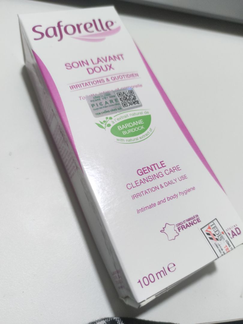Sản phẩm có mùi thơm nhẹ, không bị bị nồng, có tem đầy đủ. Hơi không hài lòng về bên vận chuyển một xíu vì để hàng không cẩn thận khiến vỏ hộp bị méo