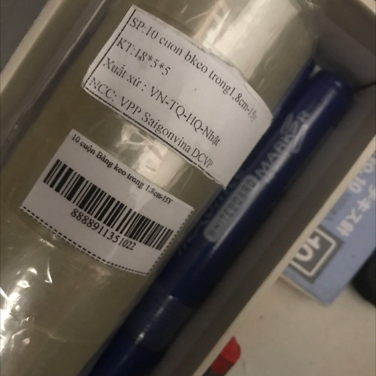 Ship nhanh, giá phải chăng, độ dính ổn, mỗi cuộn lượng băng keo cỡ 1/4 đốt tay