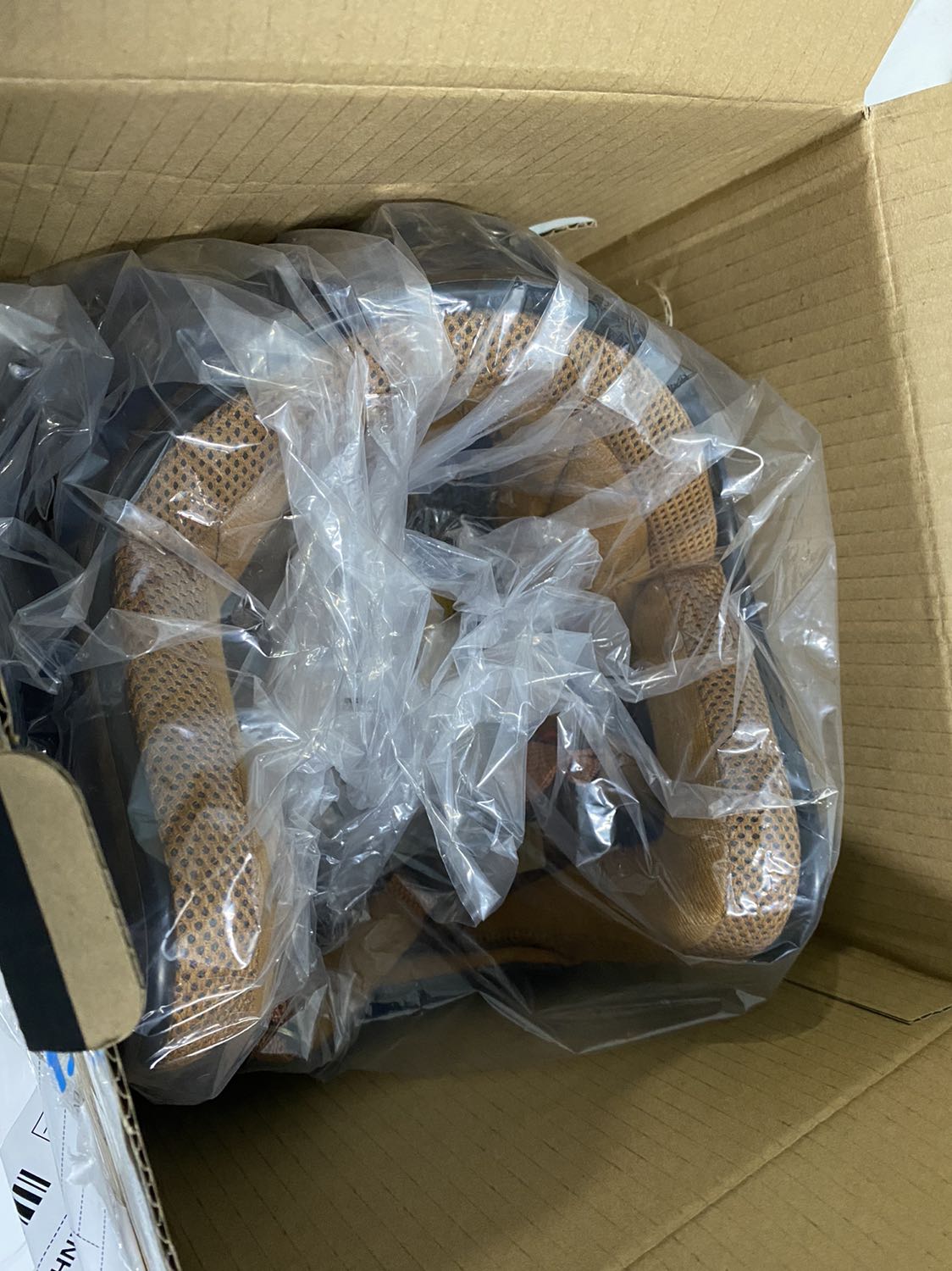 Mũ này nên mua XL nha các bạn, đầu mình nhỏ mua XL đội còn xem chật, k biết có size to hơn ko.
Chất lượng ok, giao hàng nhanh