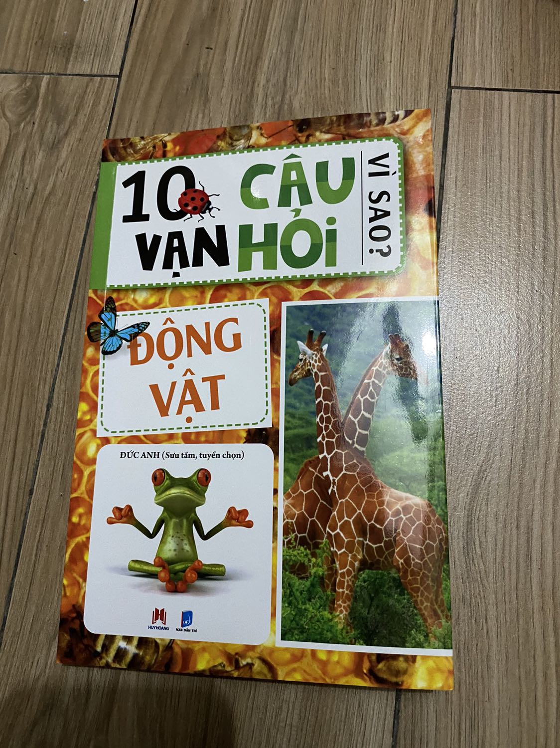 Đề nghị tiki nên có chính sách kiểm duyệt nội dung sản phẩm, shop nên có mô tả chi tiết sản phẩm để người tránh nhần lẫn. Ngoài thì đúng tiêu chí nhưng trong là gì? 
Sách liên quan về giáo dục, phát triển mà đứa trẻ bảo con chim nướng, khỏng long bị nướng 🤣🤣🤣