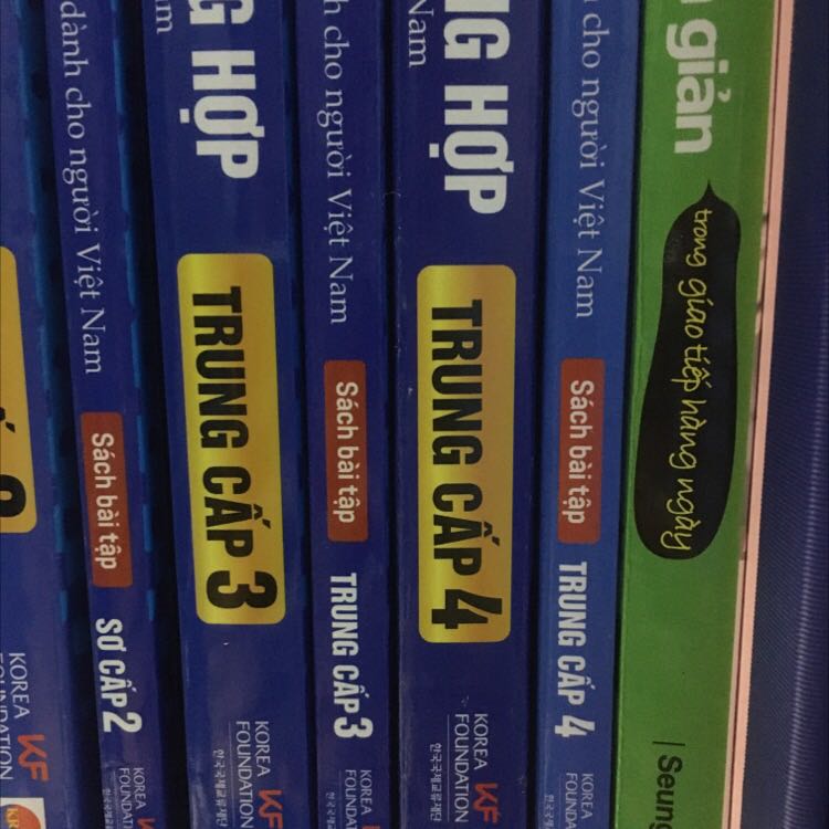 Shipper thân thiện, sách về tay rất đẹp, không móp méo. Sách tặng kèm rất chất lượng, dù là quà tặng kèm nhưng bọc kĩ, chỉnh chu