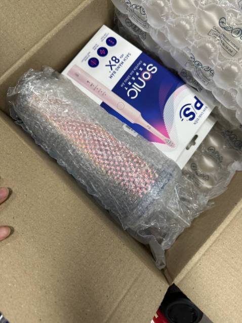 Mua hàng Tiki lúc nào cũng ưng í vì khoảng đóng gói chỉnh chu và giao nhanh
Chờ em Bàn chải điện màu hồng pastel này lâu rồi. Thấy có hàng là đặt liền. 
10 điểm cho P/S, 10 điểm cho Tiki :D 
Có nhiều cấp độ rung không khác gì em bàn chải điện P/S pro mà giá không thể rẻ hơn nữa. Quá là ưnggggg