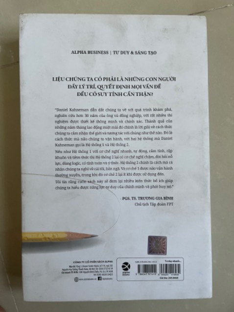 Sách sao bẩn quá shop ơi, bẩn lắm luôn ạ. Sách brand new hay secondhand vậy ạ? Buồn quá shop ạ