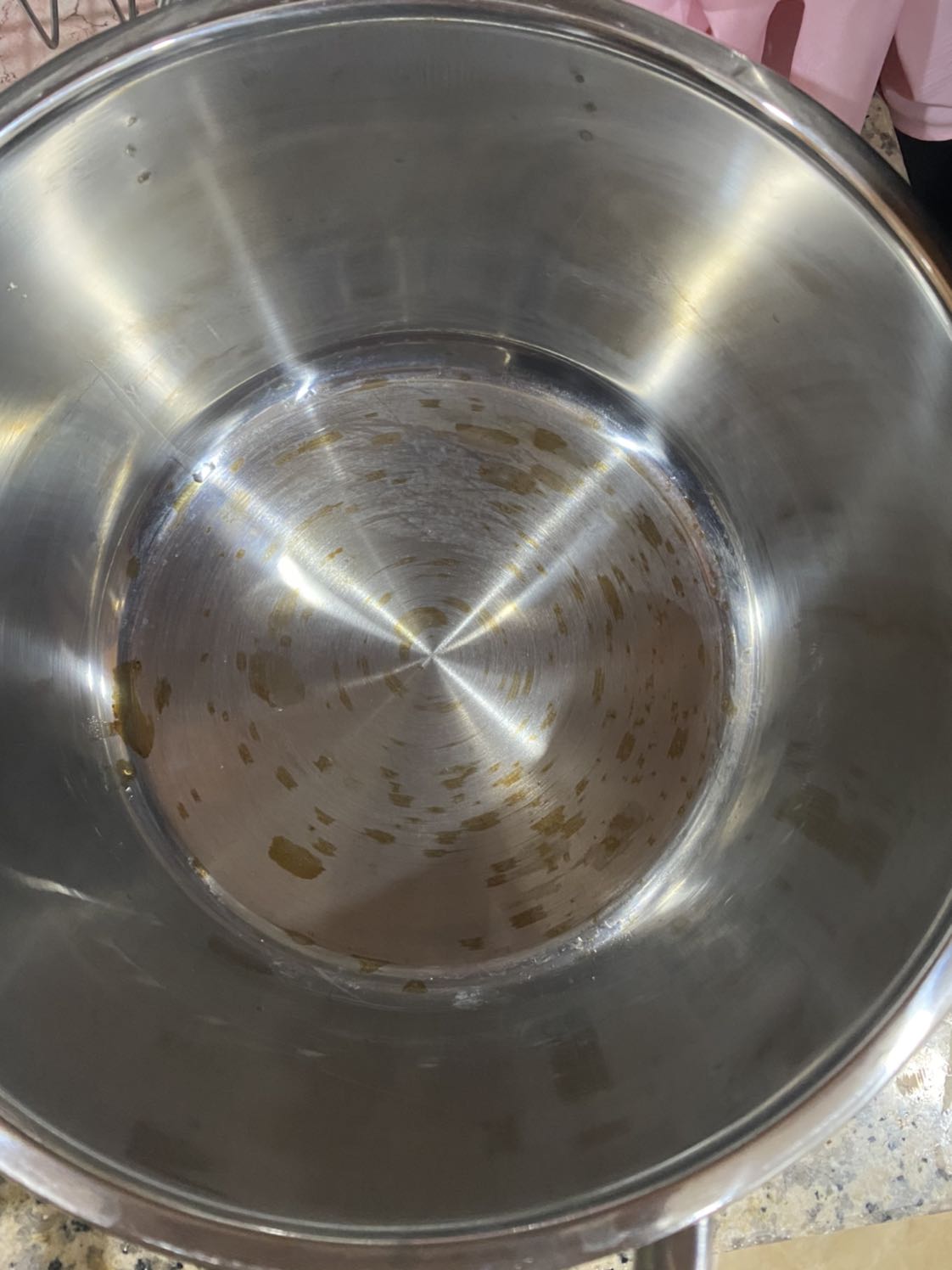 Đề nghị tiki xem hàng lại giúp mình. Mình nhận hàng mà có sử dụng 1 lần duy nhất mà nồi thành ra thế này thì không thể chấp nhận được. Đề nghị tiki xem xét vấn đề này