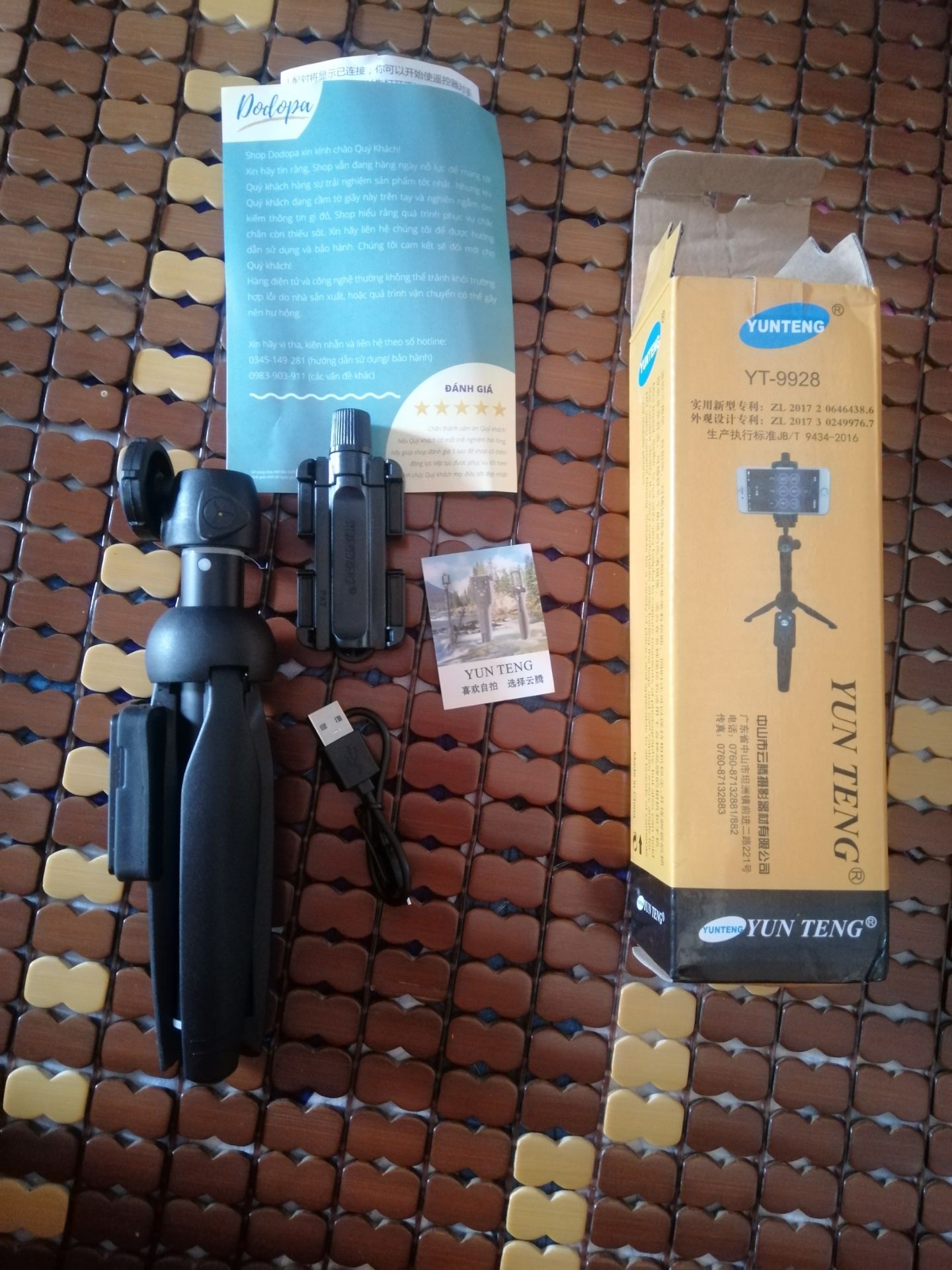Đóng gói kỹ. Kẹp đt rất chắc chắn, đứng khá vững nhưng chân trụ hơi nhỏ nên cảm thấy lo lo. Thanh nhỏ trên cùng hơi lỏng nên hay dễ bị tụt xuống. Điều khiển chụp hình ok.