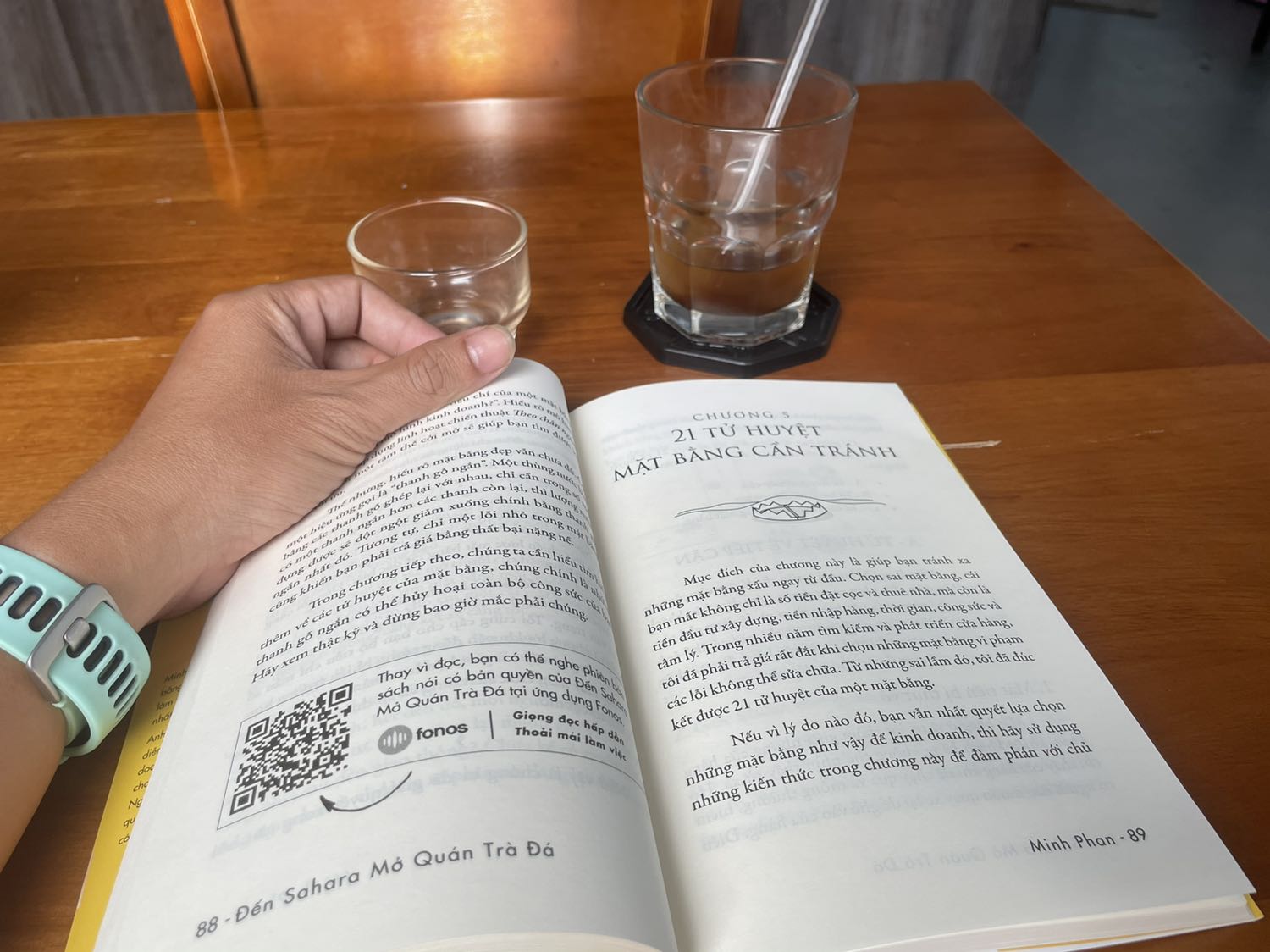 Đã đọc xong, quyển sách là tập hợp những kinh nghiệm quý giá của tác giả trong quá trình săn mặt bằng kinh doanh, sẽ giúp ích rất nhiều cho những ai đang có nhu cầu tìm mặt bằng kinh doanh. Cảm ơn tác giả và ekip đã cho ra mắt sản phẩm đúng lúc tôi đang cần kinh nghiệm thuê mặt bằng!