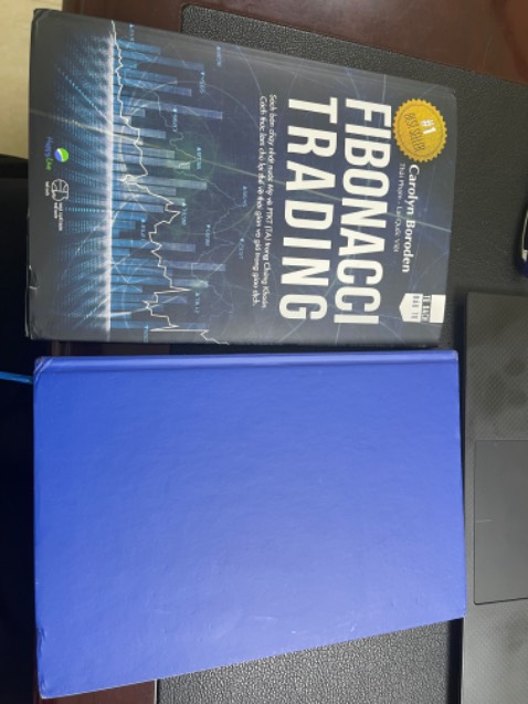 Sản phẩm như sách lậu, không tem mác, bìa không có mà in giấy kẹp vào