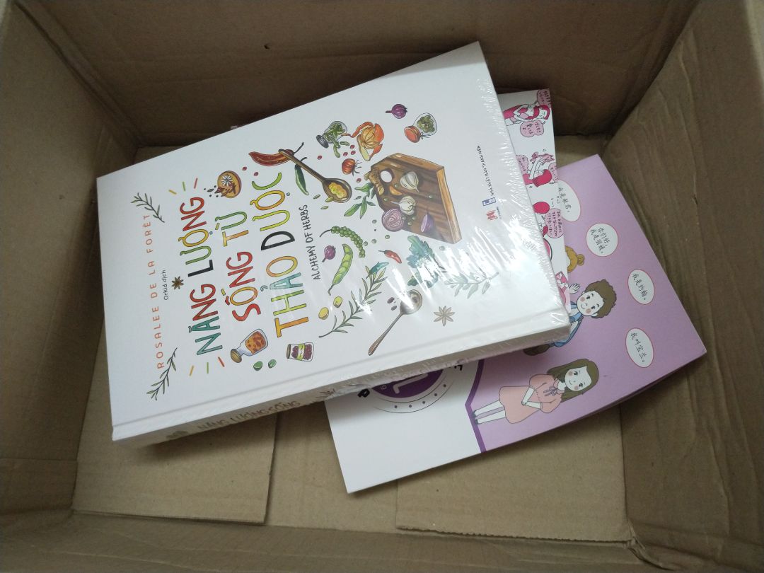 Tiki giao hàng đúng hẹn, đóng gói hơi sơ xài tý nên 3⭐ thôi nhé!
Riêng về sách thì quá tuyệt vời, 5⭐! Rất nhiều kiến thức hữu ích, bố cục từng phần rõ ràng, hình ảnh bắt mắt, còn được tặng kèm bookmark cực kỳ đáng yêu! ?