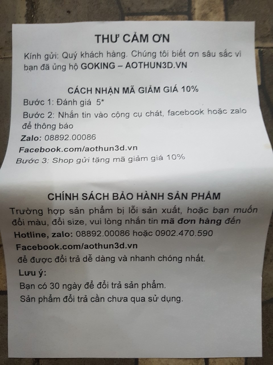 Hàng giống như hình, giặt nước đầu không bị ra màu quá nhiều, mặc thử rất thoáng mát. Shop phục vụ rất chu đáo, gửi kèm cả thư cảm ơn và hướng dẫn bảo quản áo 100% cotton. Chỉ tiếc là mặc hơi chật, nhất là phần cổ tay, túi ngoài nhỏ, giá mà màu vàng, màu đen có size lớn hơn giống màu tím cẩm  thì mình đã mua thêm luôn rồi.