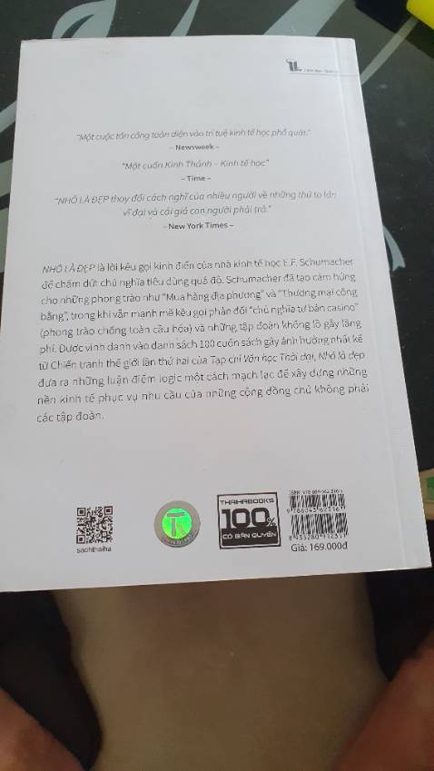Nội dung rất hay, mặc dù viết đã rất lâu nhưng nhờ vậy kiểm chứng đến thời điểm bây giờ hầu như xã hội đã diễn ra như tác giả đã nói. Có lẽ khó thực hiện như tác giả đề nghị, nhưng nếu mỗi người nhận ra và thực tâm cải biến thì tườn lai sẽ có chuyển biến. Một cuốn sách đáng đọc để suy ngẫm.