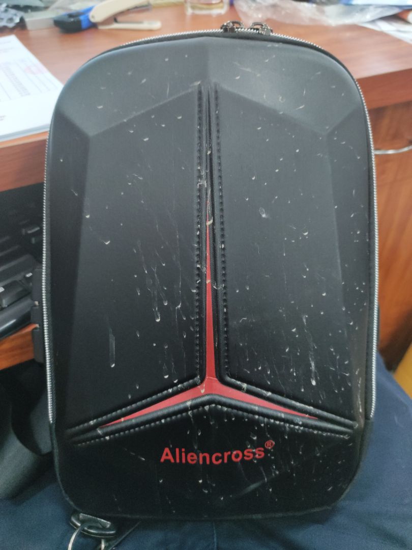 Đã mua, đã dùng và đã bị bẩn do đạp xe trời mưa. Chứ lúc đầu cũng lung linh lắm. Mỗi tội Tiki đi hơi lòng vòng, shop ở Hà Đông, mình ở Cầu Giấy mà tiki còn phải vòng về kho ở Hưng Yên nữa :(