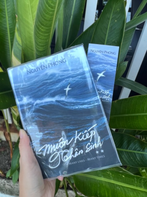 Quan điểm và nội dung mới mẻ, điện đạt dễ hiểu, chung qui khuyên con người sống thiện, tích cực, rất đáng để đọc. Thay vì đọc những quyển dạy kỹ năng, nghị lực có thể tạo áp lực hơn cho người đang căng thẳng, bế tắc thì nên đọc xen vào những đa dạng thể loại để cân bằng trong nhận thức. 

Đọc quyển này xong mình tìm về đọc lại HÀNH TRÌNH ĐẾN PHƯƠNG ĐÔNG của cùng tác giả, biết ông việt a quyển này lúc mới 24 tuổi, thật sự còn quá trẻ để thông tuệ những kiến thức trong đó. Cảm giác tin tưởng vào tác giả và cảm ơn tác giả, ekip sản xuất đã mang những quyển sách bổ ích cho cộng đồng.