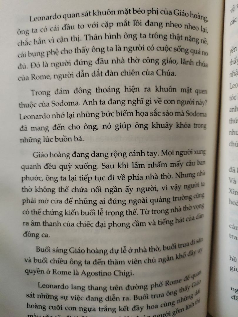 2 sao cho nội dung thiếu xác thực, sai lệch về tôn giáo và tôi cho rằng có cả cá nhân hành vi công kích tôn giáo của tác giả. "Hồng y giáo chủ" là thuật ngữ trong sách nào mà dùng để gọi chức vị Hồng Y? Hay là do tác giả Rasmus Hoài Nam đã xem quá nhiều phim kiếm hiệp Trung Quốc tưởng tượng ra?