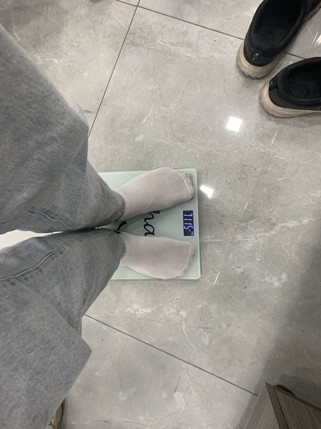 - Cân rất chính xác, đứng thử 3 lần đều nhảy đúng cân nặng
- Đóng gói chắc chắn, dày dặn
- Chủ shop xinh xắn, dễ thương, nhiệt tình:)))
Có lương nhất định sẽ quay lại ủng hộ shop. 5 sao!!!