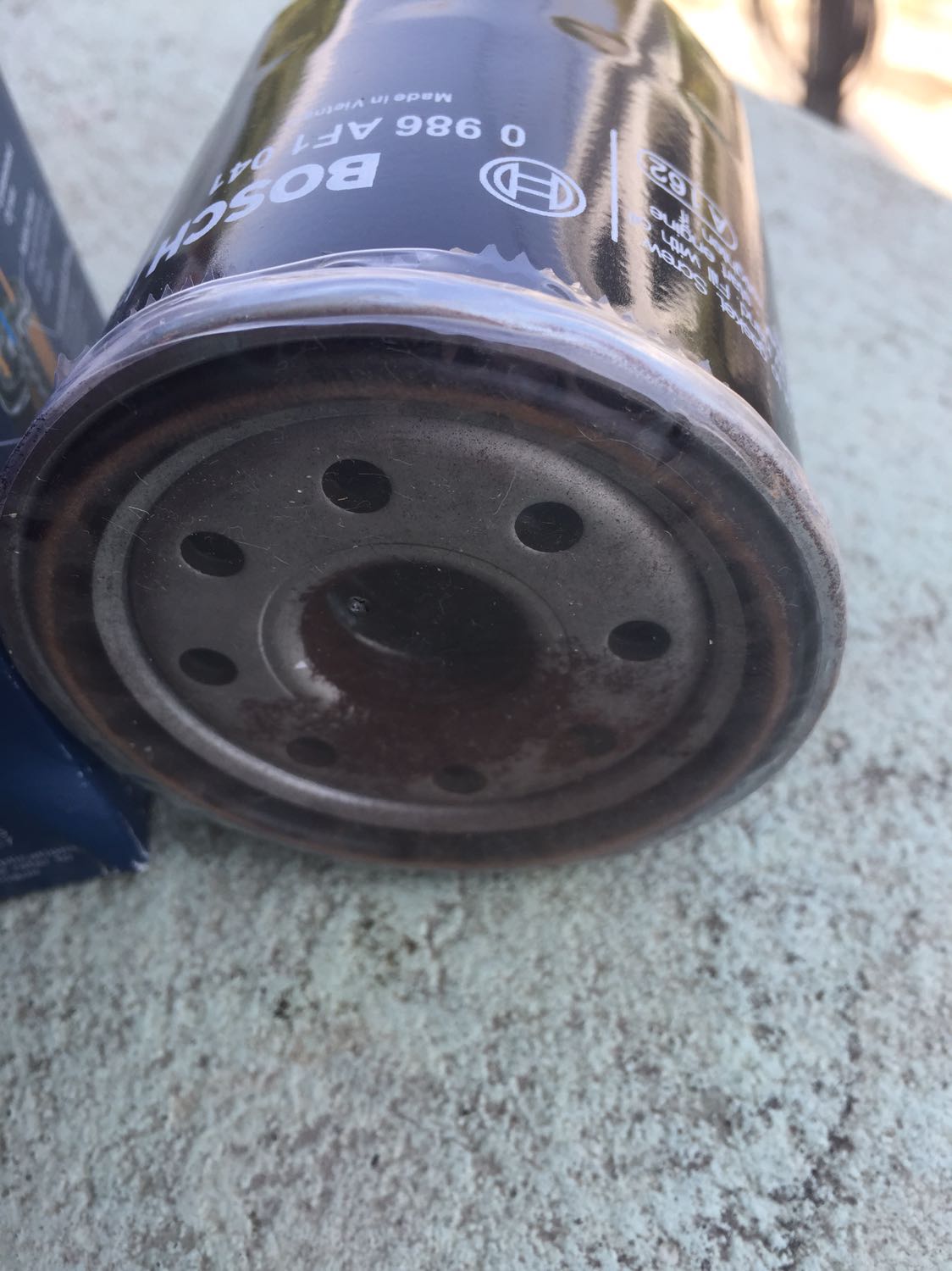 Lọc dầu gửi cho mình như thế này thì mình dùng làm sao được ?