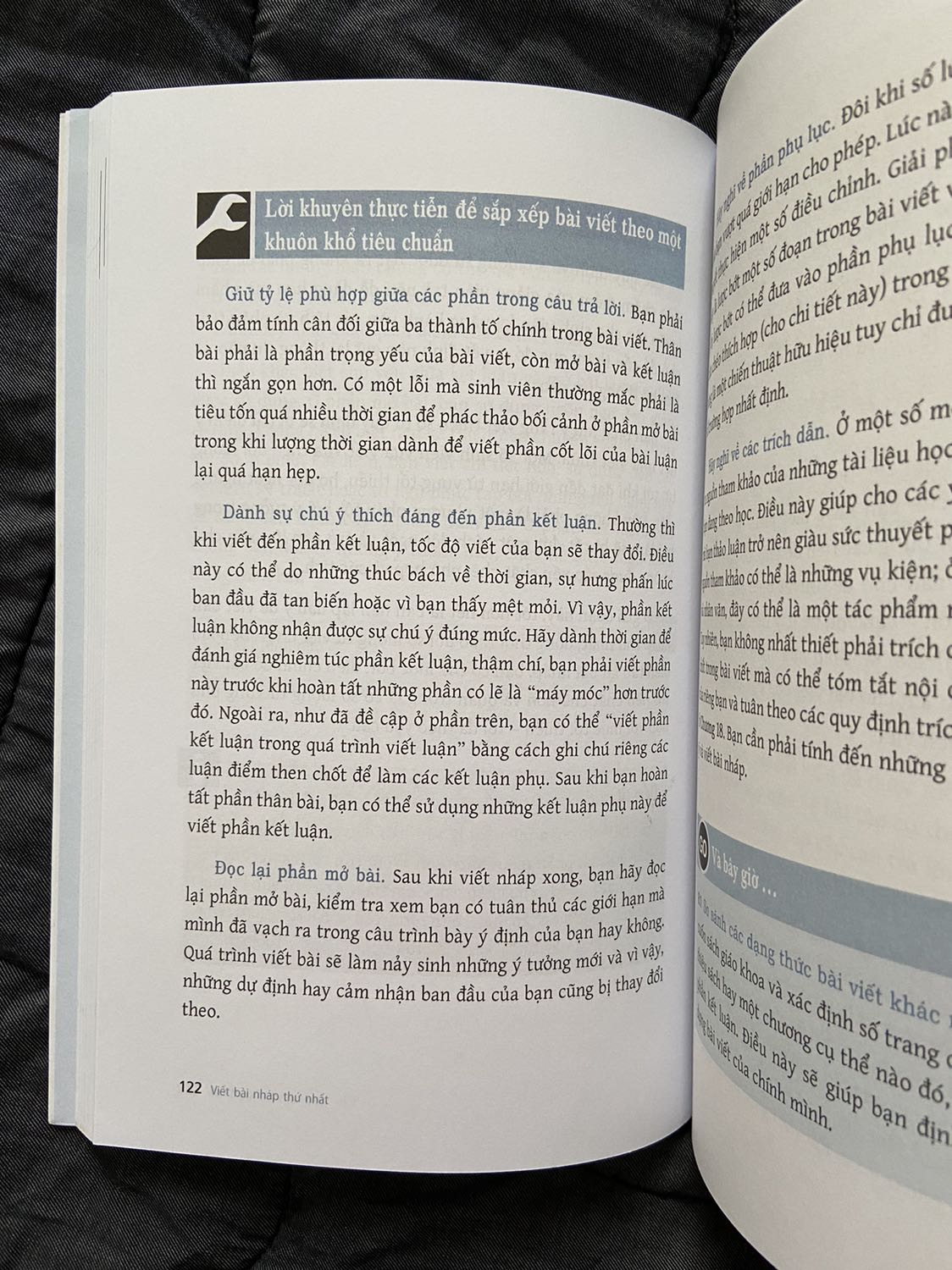 Quyển sách hướng dẫn bạn các kỹ năng và phương pháp để thực hiện các bài luận trên Đại Học. Hướng dẫn chi tiết về cách lập dàn ý, cách sử dụng trích dẫn, cách trình bày và các bẫy cần tránh khi viết luận văn. Ngoài ra còn hướng dẫn chi tiết cách sử dụng từ ngữ như thế nào cho khoa học khi viết bài luận bằng tiếng Anh.