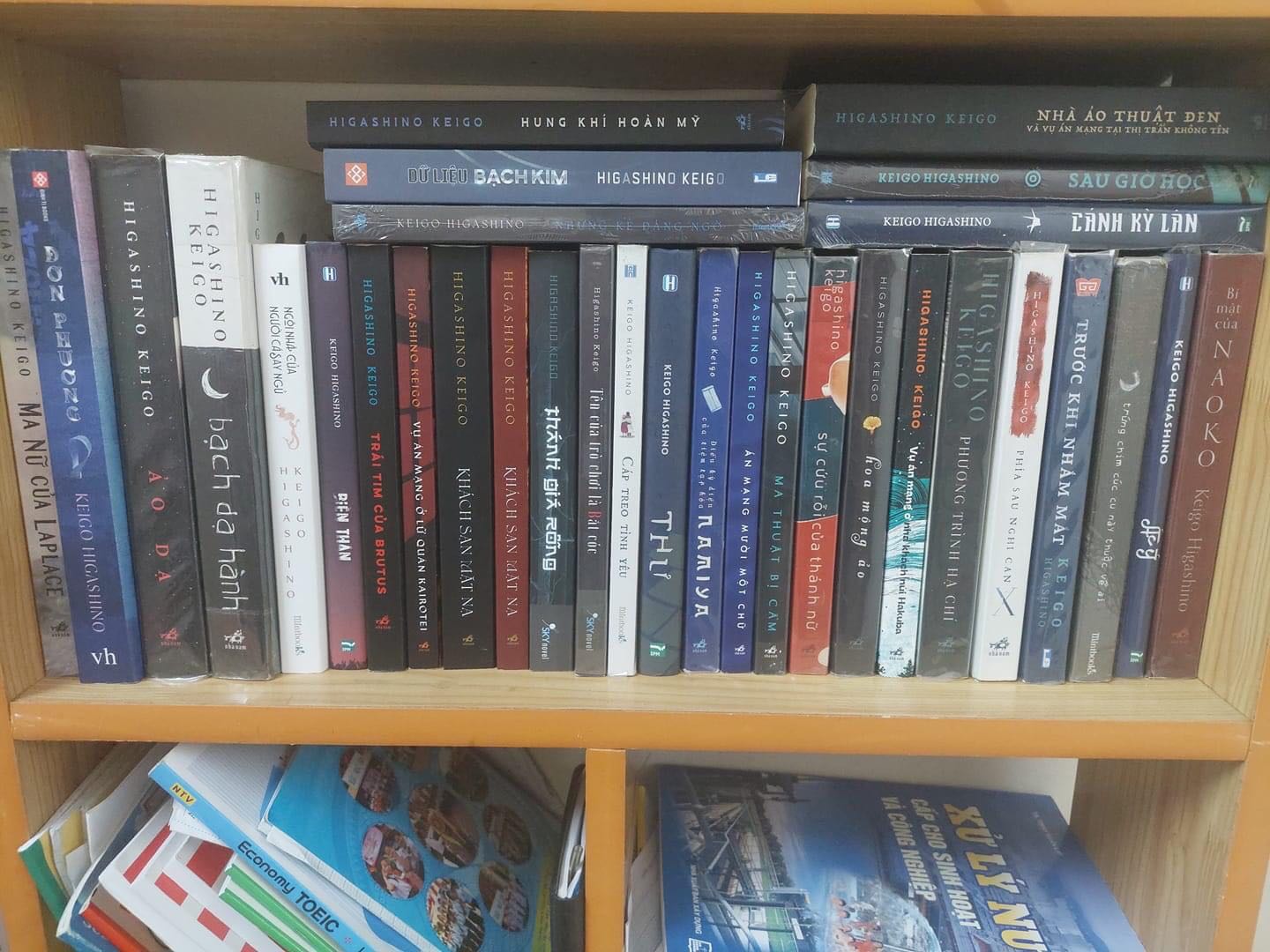 Là một bộ gồm 2 quyển. Thể loại phiêu lưu huyền ảo. Câu chuyện về nàng tiên cá dường như là bất tận với mình, nên rât ưng ý bộ này. Gặp mua được lúc giảm sâu. Rât thích, mọi người nên đọc nếu thích thể loại này.