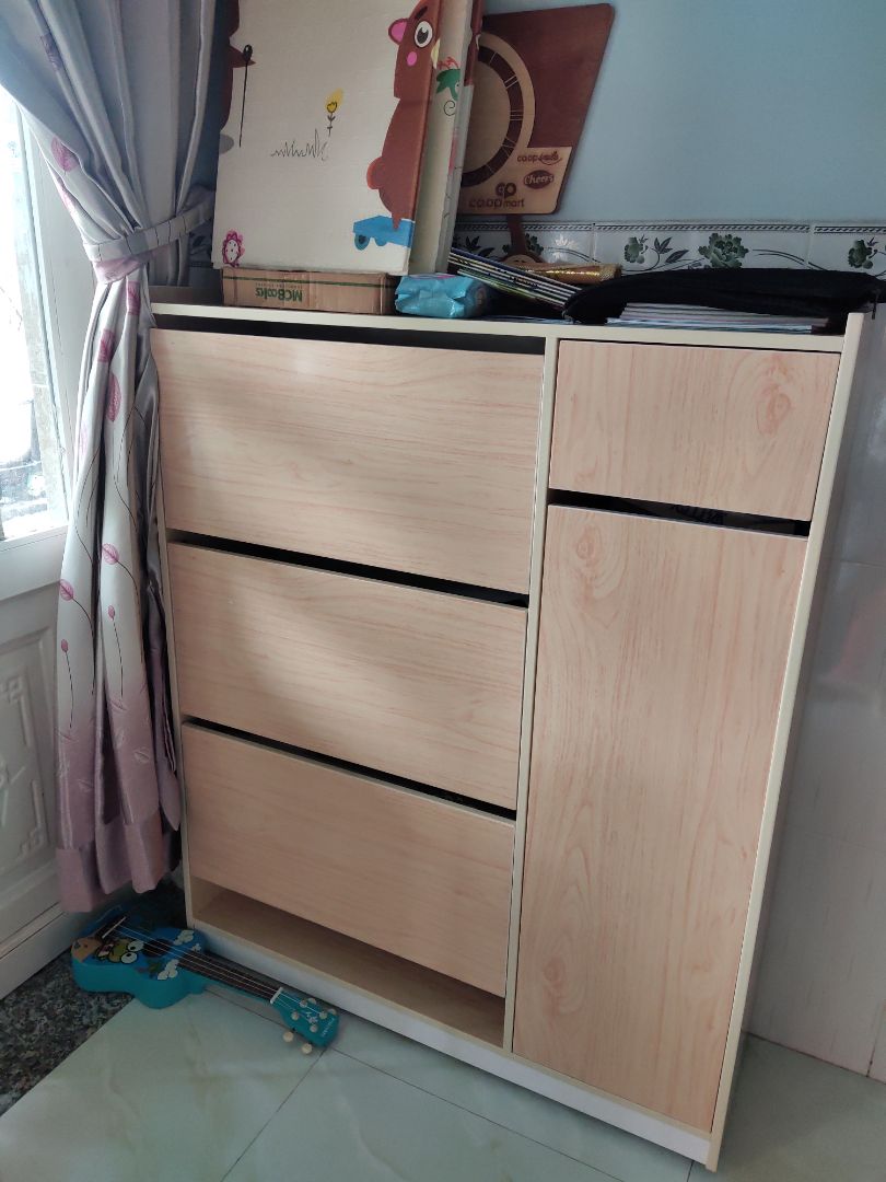 Tủ rấtto các bạn ạ, xem xét kỹ rồi hẳn mua, tủ cũng đẹp, nhận hàng quá nhanh so với quy định ?
1 ô để đc cả 2, 3 cái nón bản hiểm luôn, mình nghĩ để 1 cái thôi, nhìn cái tủ to hết hồn ?
cảm ơn