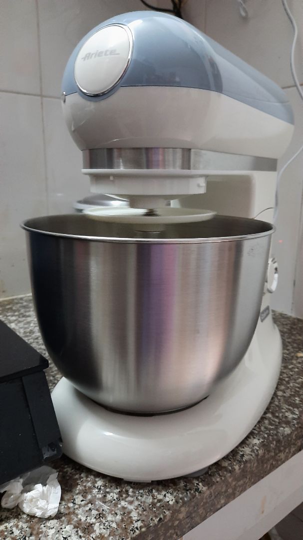 nhào bột rất ok, từ ngày có máy ko phải nhồi tay ,làm bánh mì ăn thường xuyên nhưng đánh trứng làm bánh phải nhiều trứng mới đánh được