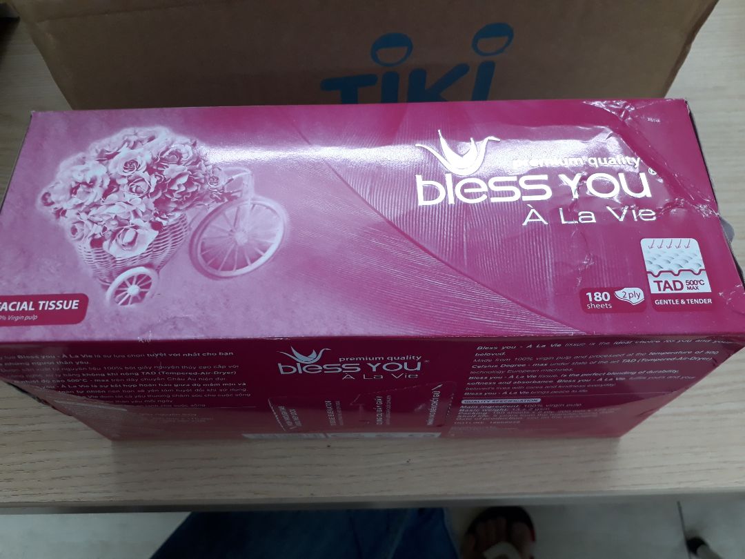 Mới nhận hàng xong khua ra mà hộp thì rách 1 đoạn lớn, hộp thì méo mấy chỗ . Thất vọng