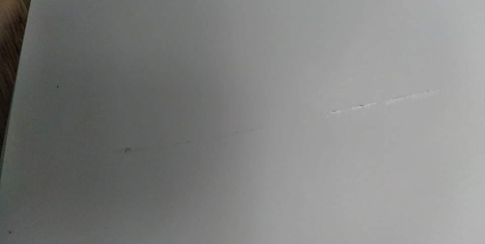 Quá nhiều vấn đề, sách gần 500k mà giao cho khách ko ra gì, gáy thì bẹp, trang sách thì sắp rách đến nơi rồi, quá tệ, mình mất niềm tin vào nhà bán và cả tiki vì kiểm duyệt không kĩ, thời gian giao lâu do dịch mà là quà tặng nên ko muốn mất thời gian đổi trả, mong shop và tiki có chính sách đền bù thoả đáng