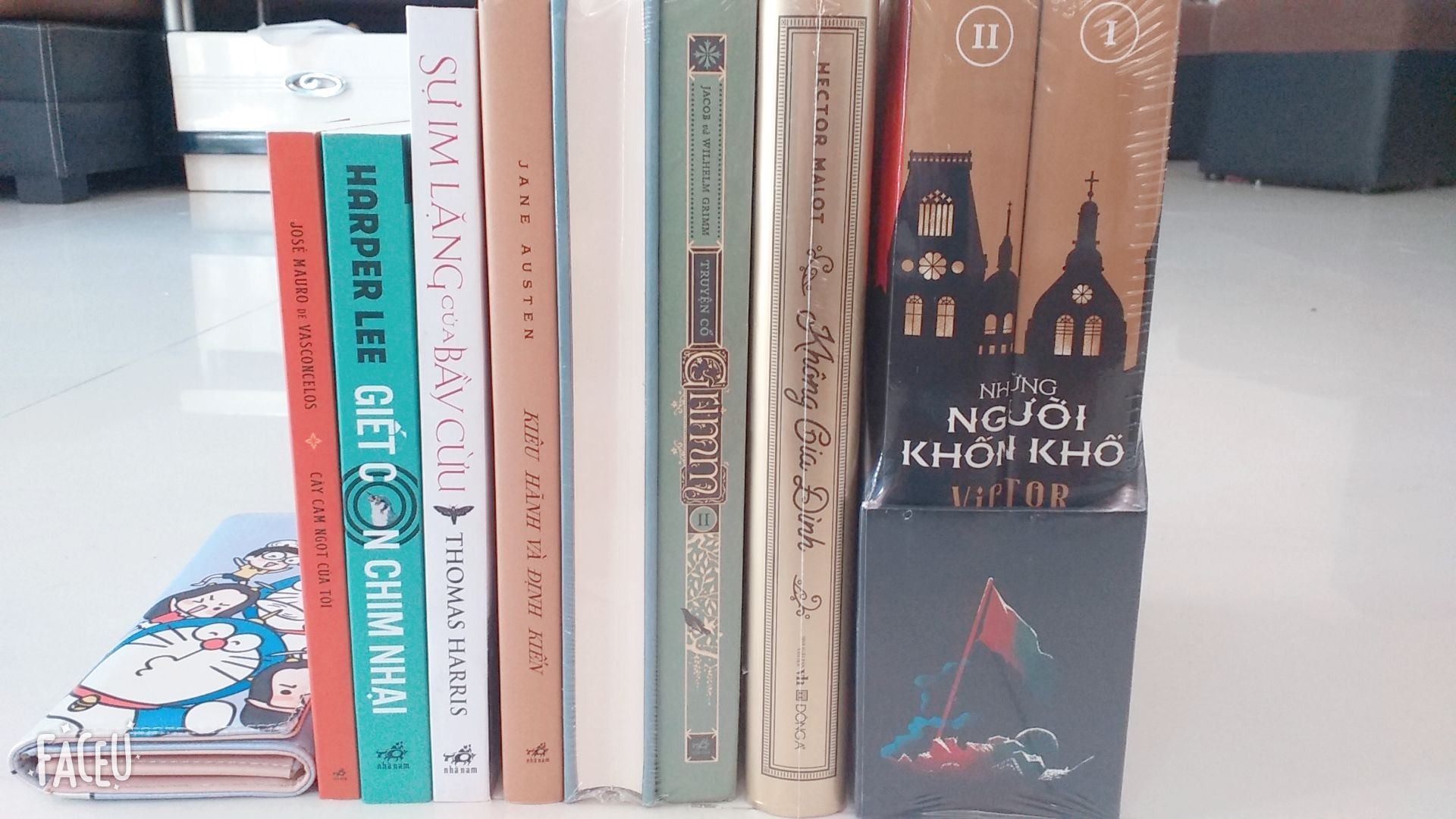 Chưa đọc nên chưa rõ nội dung nhưng sách đẹp lắm u là trời đẹp cực luôn, giấy, bìa.....v....v... không chê vào đâu đc, bao bọc kĩ nên không bị hư hại gì, không mua thì tiếc lắm!!!