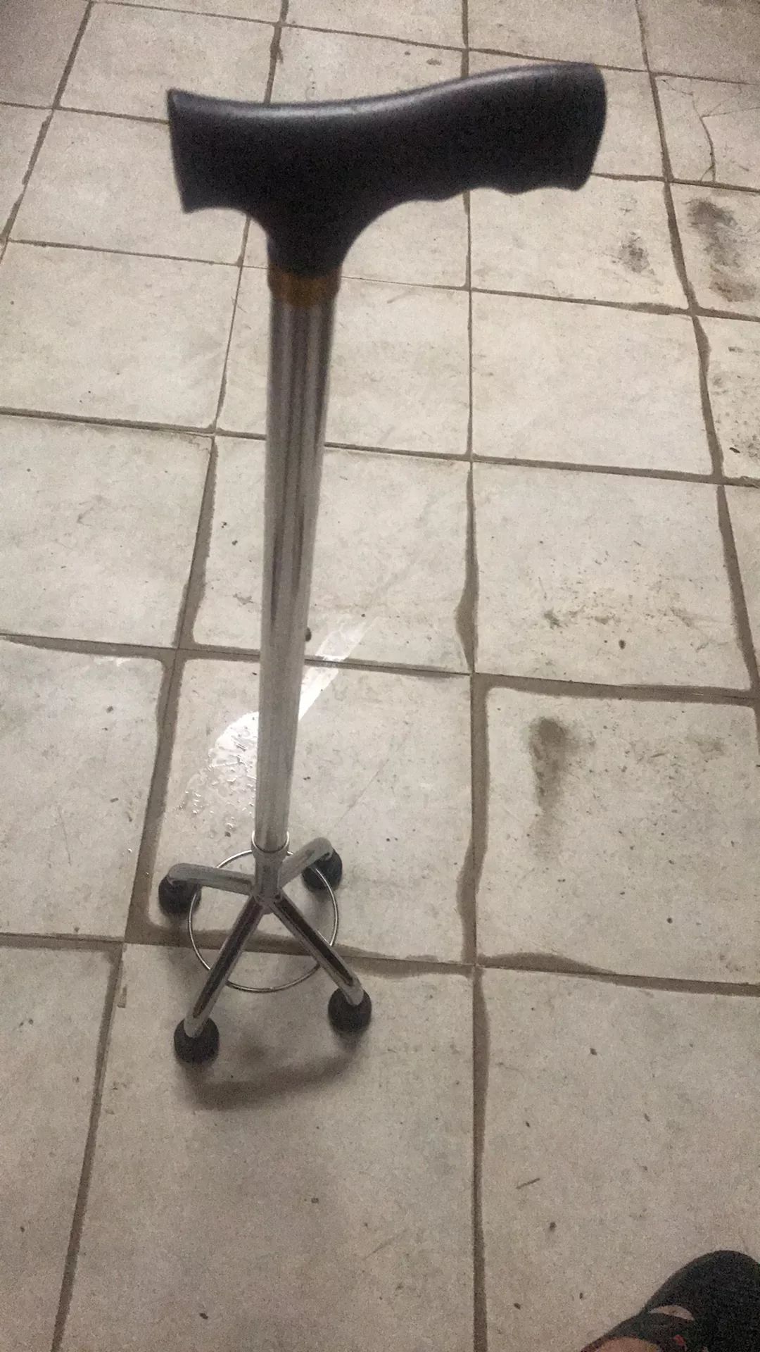 sản phẩm giao hàng nhanh
gậy chống chắc chắn,dễ dùng
rất ưng ý với shop