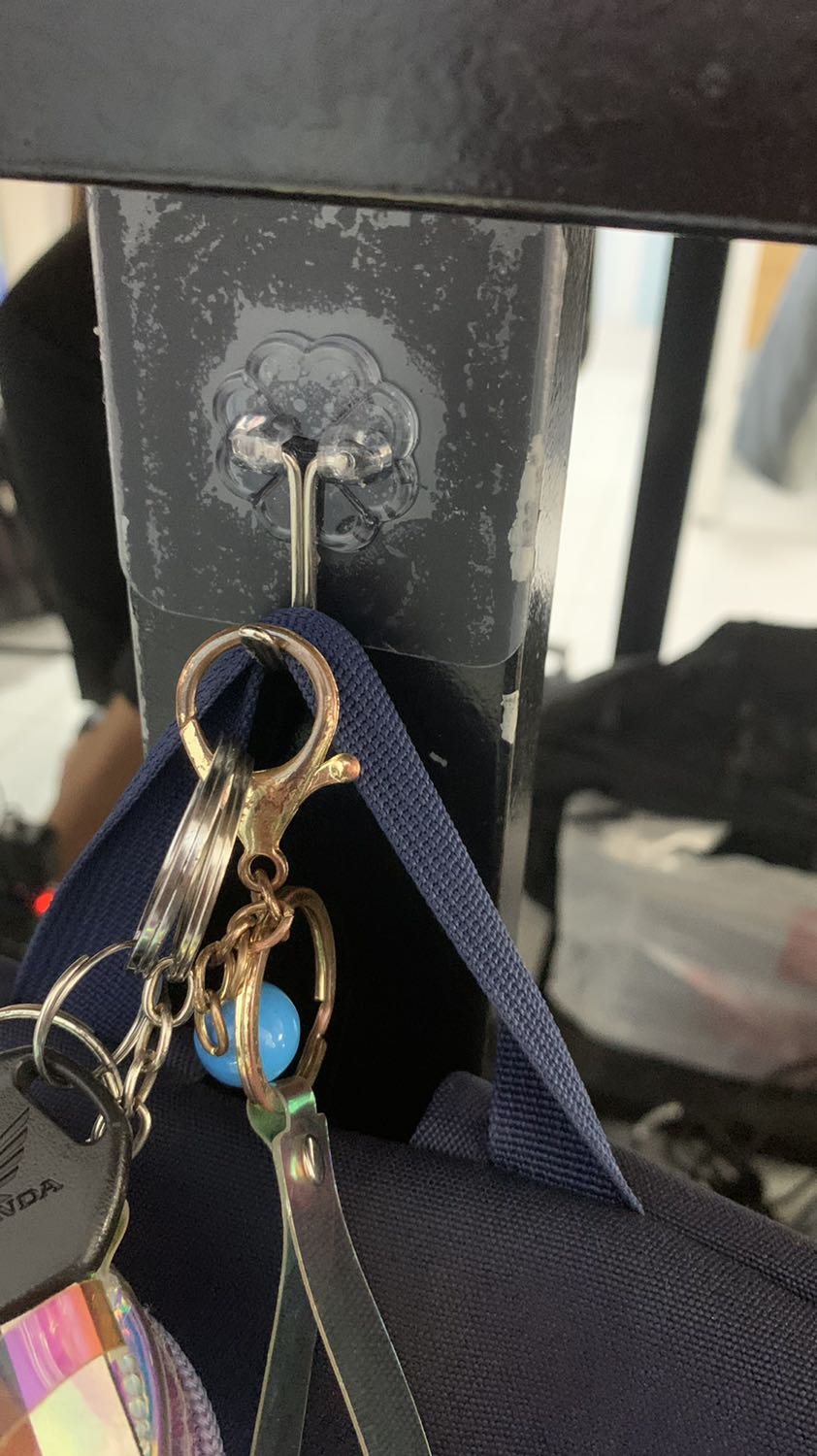 Móc trong rất đẹp. Giao hàng nhanh tuy nhiên dính không chắc lắm