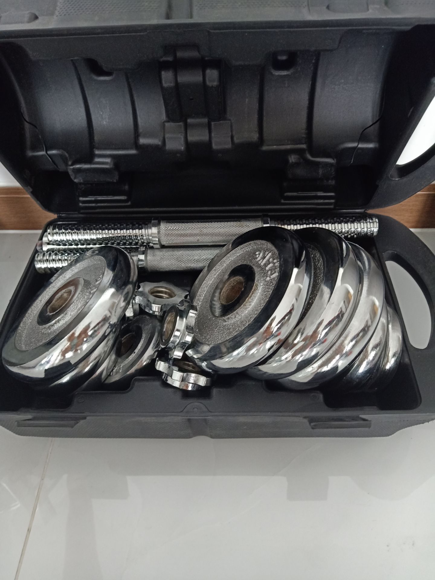 Cũng đắn đo nhìu bộ tạ. Ngoại trừ việc mất thời gian tháo lắp khi muốn tăng or giảm số lượng ra thì mọi thứ đều 5sao nhé! với giá này, sản phẩm thế là quá chuẩn.