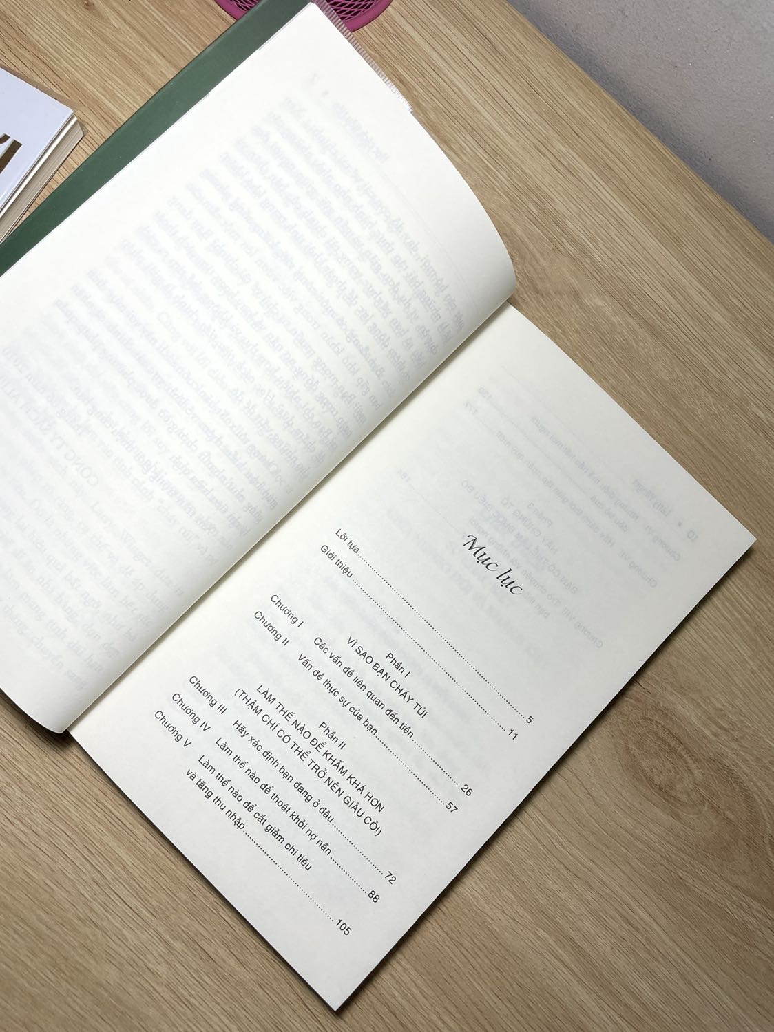 Mình chưa đọc nội dung vì bận đi chống dịch không mang theo được. Đóng gói cẩn thận và giao hàng nhanh.
