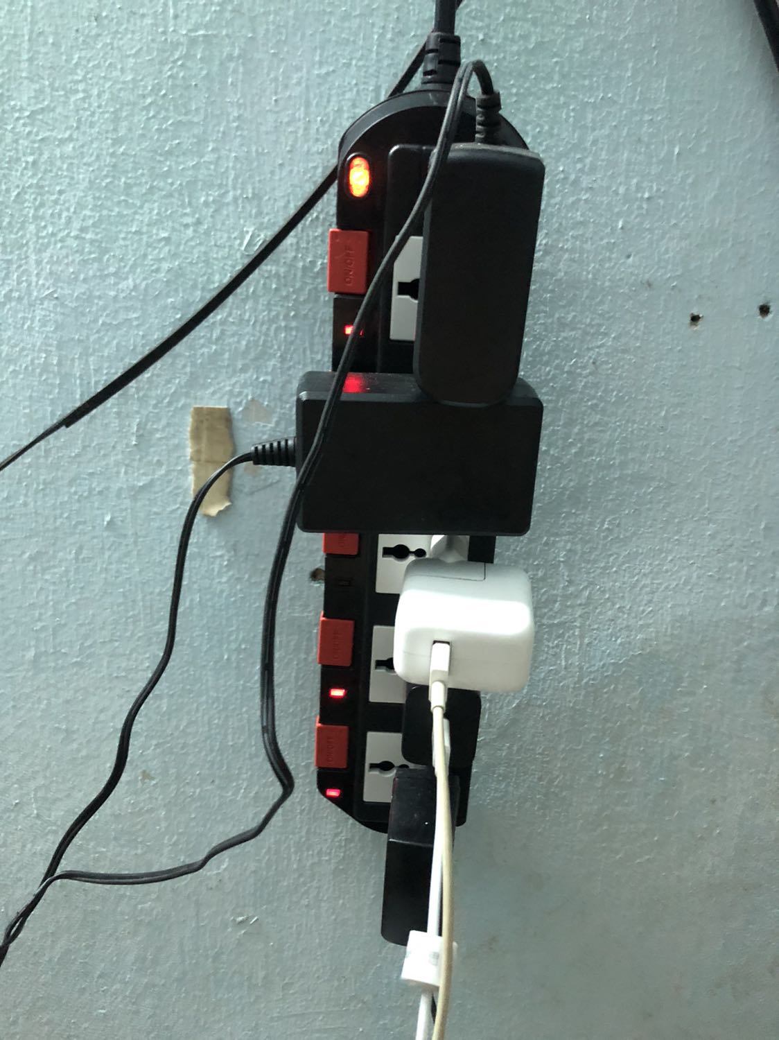 Sản phẩm đúng như mô tả. Sử dụng tốt. Giao hàng có chút trục trặc nhưng gọi lên tổng đài hỗ trợ thì giải quyết ngay trong ngày. Điểm cộng cho bộ phận chăm-sóc-khách-hàng