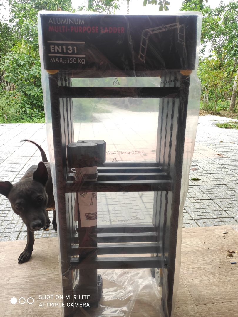 Vừa nhận hàng chiều nay, giao hàng nhanh và đóng gói chắc chắn. Hàng giao đúng loại, gia công các mối dập tốt. 
Tuy nhiên khi mở ra thử thì thang bị bập bênh, 4 chân không đều nhau. Có thể sản phẩm bị lỗi, không được kiểm tra lại trước khi giao. Mình làm kỹ thuật nên thường xuyên xử dụng, cần sự an tâm khi lên cao.
Hy vọng shop sớm liên hệ để xử lý. Cảm ơn!