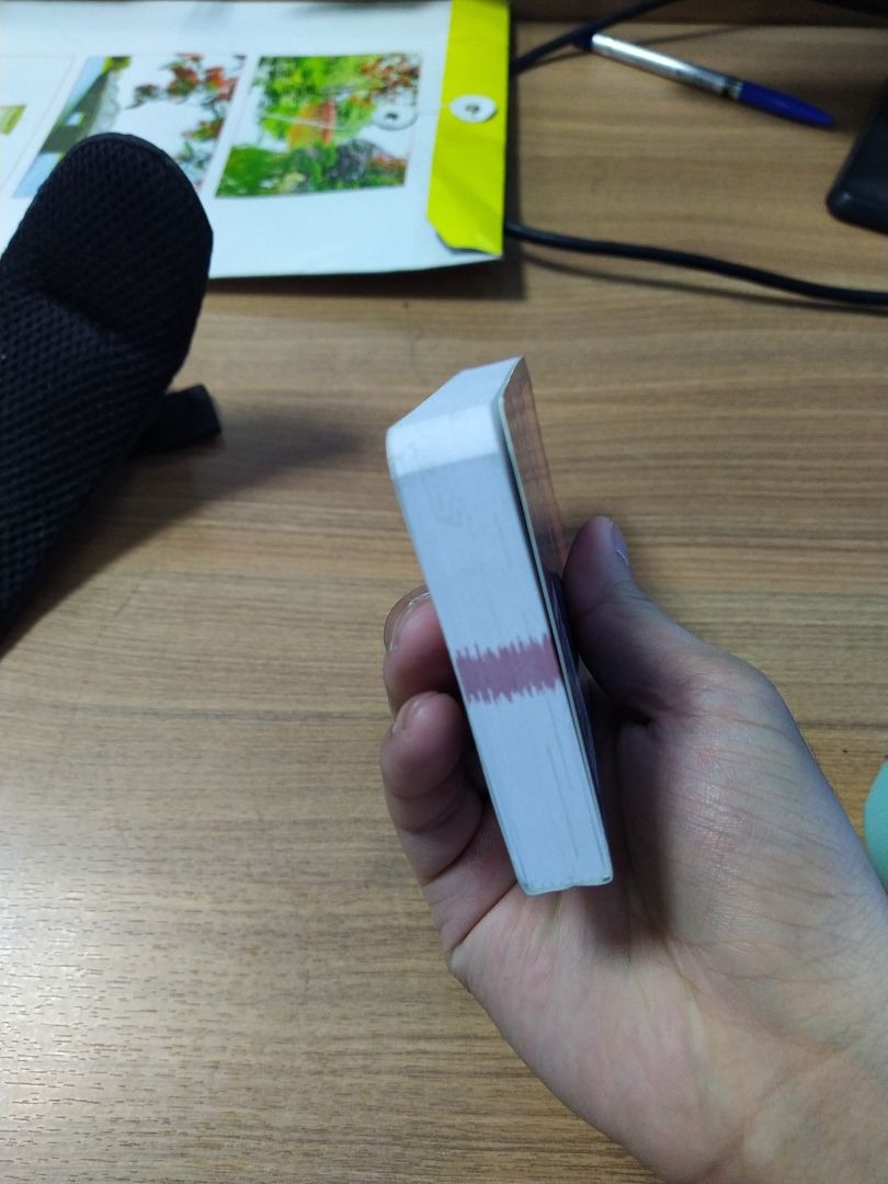 Khi mình mới nhận sách mình tưởng tiki giao cho mình sách cũ. Sách bẩn ở các góc và có các vết như bị rơi hoặc dẫm đạp lên. 
Mình có tạo lệnh thu hồi để đổi sản phẩm mới tuy nhiên sản phẩm mình nhận lại lần 2 vẫn là quyển cũ và được lau đi mờ các vết bẩn.
Mình đã phải tạo đơn để trả sản phẩm lần nữa. 
Vì đây là cuốn mình mua để làm quà tặng nên mình hy vọng đây là một quyển sách mới và ko có lỗi vặt.
Lần đầu mình mua sách ở tiki mà gặp phải tình trạng như này. Trước đó mua sản phẩm của tiki mình chưa bao giờ thất vọng nhưng lần này lại khác thực sự làm mình mất rất nhiều thời gian.