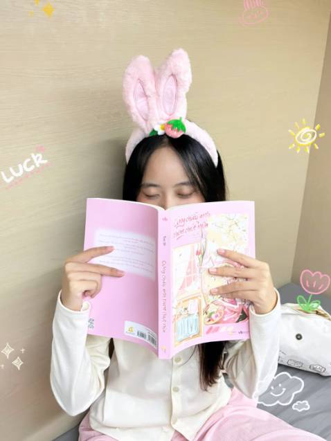 Truyện rất hay, bìa màu hồng xinh cực