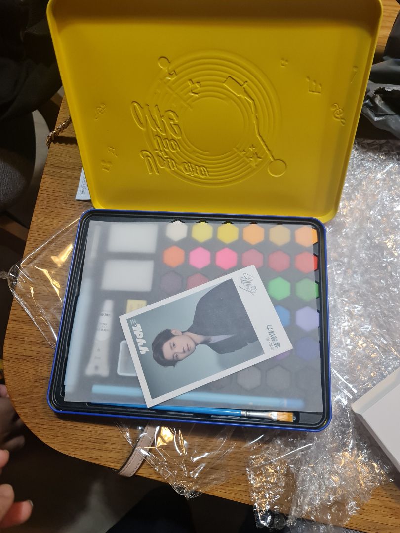 Đóng gói cực kỳ cẩn thận, phải 3 bọc màn xốp bong bóng để chống trầy, xước. 
Hàng đi từ Hưng Yên nhưng lại khá nhanh.