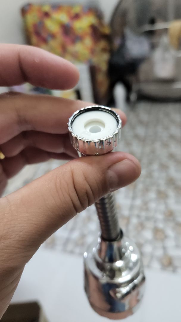 đã nhận được hàng. y với trong hình shop. khi về đầu gắn bằng nhưa, cạn không gắn vào vòi được. dây lỏng lẻo, đụng cái vở. nói chung vô dụng. Tốn tiền không làm được gì