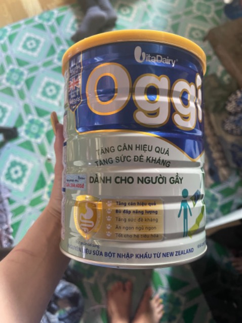 Mình khá ngại sữa vì gây no nước, chán ăn cơm nhưng Oggi quá đỉnh uống no, nhưng tầm 20p lại đói. Từ khi sd sữa mình ăn cực tốt, thèm ăn liên tục, sữa ít ngọt, béo siêu ngon nhá. Cơ địa mình khó nhưng sd 1 hộp tầm 1th đã lên 1,5kg rồi =))) 
Gắng bó lâu dài