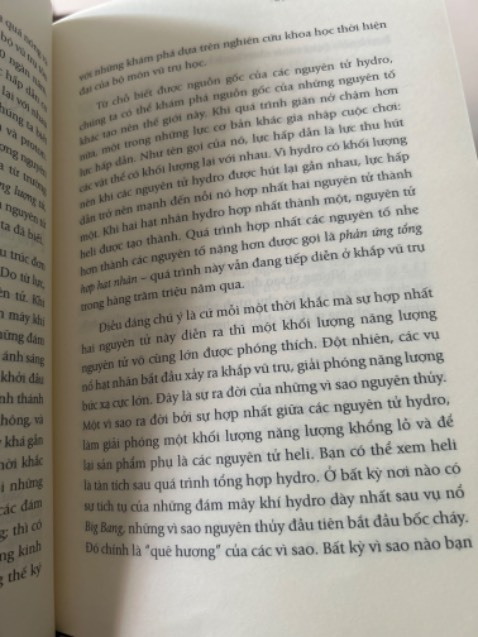 Nội dung rất cuốn, đã đọc 3 quyển của tác giả, quyển nào cũng hay. Nếu bạn nào cần tìm hiểu về nguồn gốc bản chất của vạn vật thì nên đọc quyển này. Con người từ đâu mà có, vạn vật từ đâu mà thành. Dẫn chứng và giải thích kết hợp giữa khoa học và tôn giáo. Chân thành cám ơn tác giả!