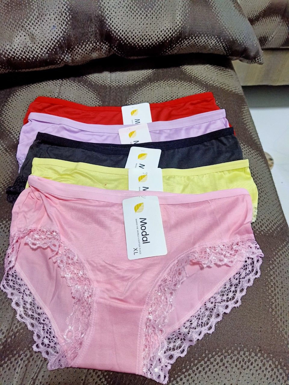 Hơi chật một tí, mặc cũng được được