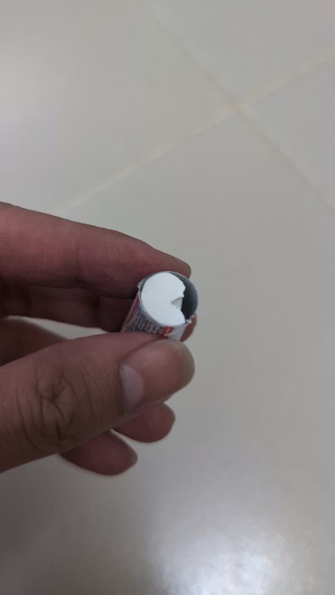 Mua mà có 1 tuýp bị chết keo