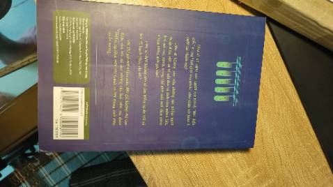 Đóng gói chán, không bọc. Bìa sách như mua từ cửa hàng sách cũ