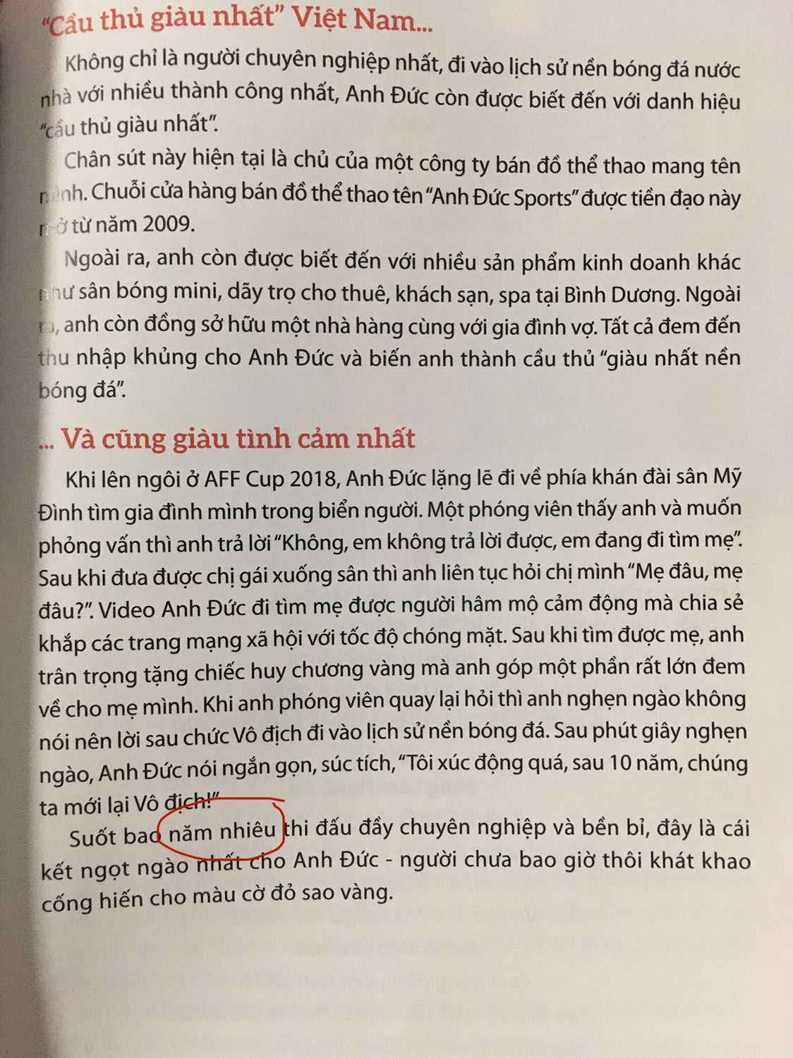 Nội dung sách thì khỏi phải nói rồi nhưng vấn đề biên tập không ổn lắm. Lỗi chính tả, lặp từ, thừa từ, sắp xếp thứ tự các từ lộn ngược.... quá nhiều. Nhưng Tiki chỉ cho up max là 5 ảnh nên mình không up hết lên được. Mình đã khoanh các chỗ lỗi như 1 số ảnh trên. Nếu bỏ qua lỗi biên tập thì đây là 1 cuốn sách đáng mua nếu bạn yêu ĐTQG. Mình mua lúc super sale của Tiki nên thích lắm. Thanks Tiki