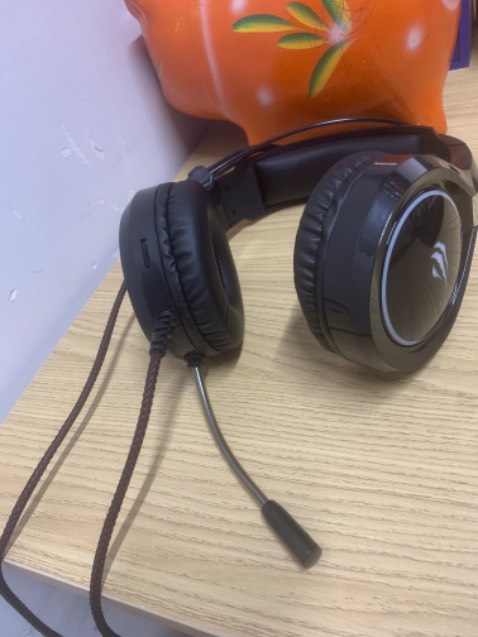 Tai nghe đẹp, dùng tốt, âm thanh được