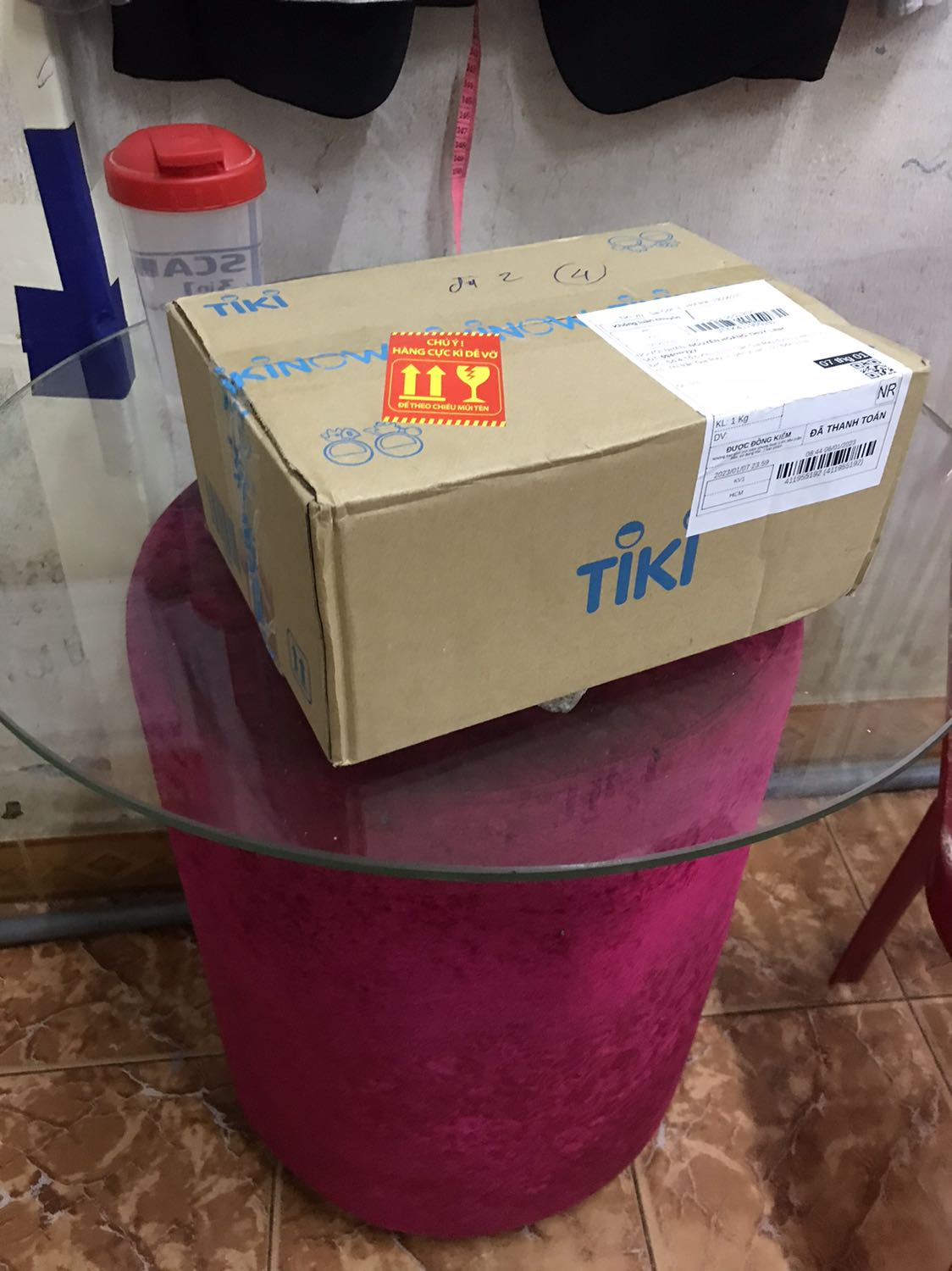 Giao sản phẩm đúng mẫu, đóng gói cẩn thận ,sản phẩm chưa sử dụng nên chưa biết chất lượng, hạn sử dụng xa , người giao hàng thân thiện.....