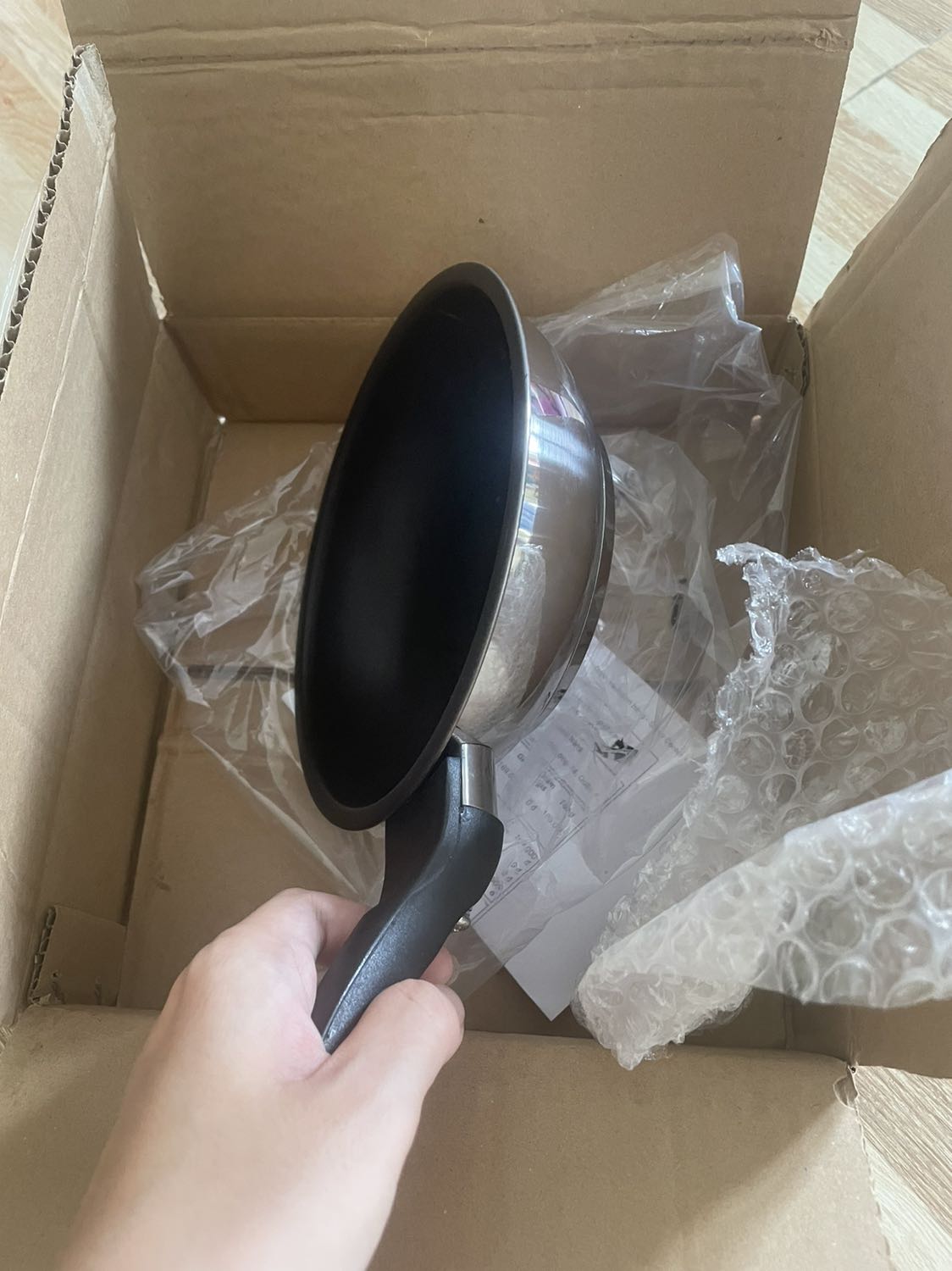 Nhỏ xin dễ thương sài cho bếp điện từ nè