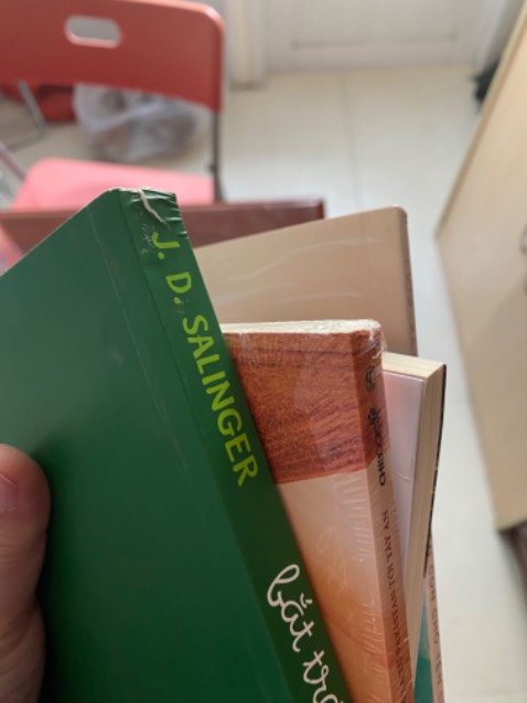 Tạm ổn Sách bị gãy. Gáy sách rách